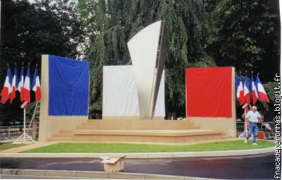 Inauguration du mémorial à Bourg en Bresse en 2000